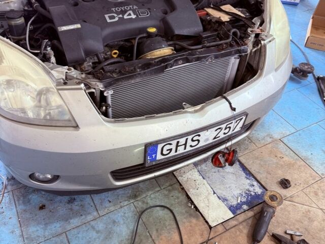 Бежевий Тойота Королла Версо, об'ємом двигуна 2 л та пробігом 318 тис. км за 2950 $, фото 7 на Automoto.ua