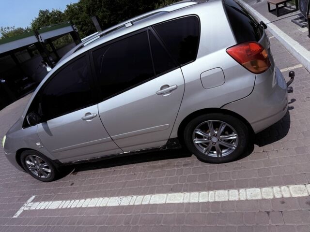 Бежевий Тойота Королла Версо, об'ємом двигуна 2 л та пробігом 318 тис. км за 2950 $, фото 1 на Automoto.ua