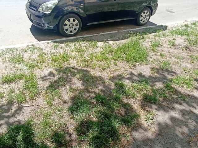 Черный Тойота Королла Версо, объемом двигателя 1.8 л и пробегом 300 тыс. км за 6200 $, фото 1 на Automoto.ua