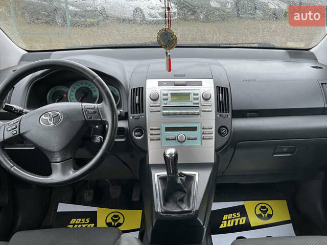 Черный Тойота Королла Версо, объемом двигателя 2 л и пробегом 200 тыс. км за 5500 $, фото 8 на Automoto.ua