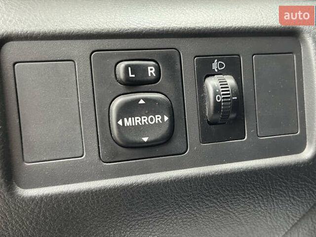 Черный Тойота Королла Версо, объемом двигателя 2 л и пробегом 200 тыс. км за 5500 $, фото 18 на Automoto.ua