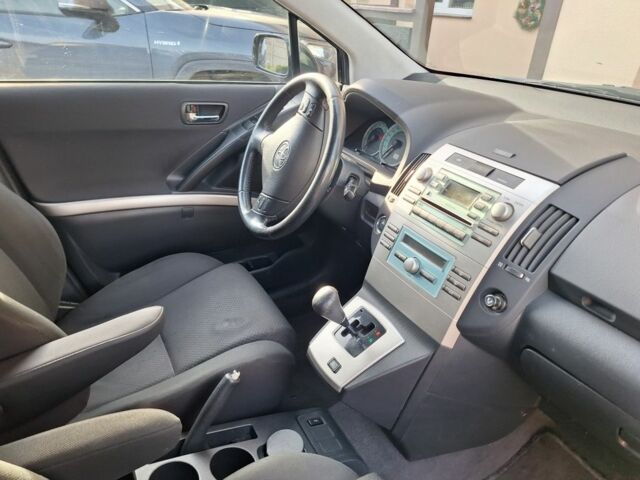 Черный Тойота Королла Версо, объемом двигателя 1.8 л и пробегом 220 тыс. км за 8243 $, фото 4 на Automoto.ua