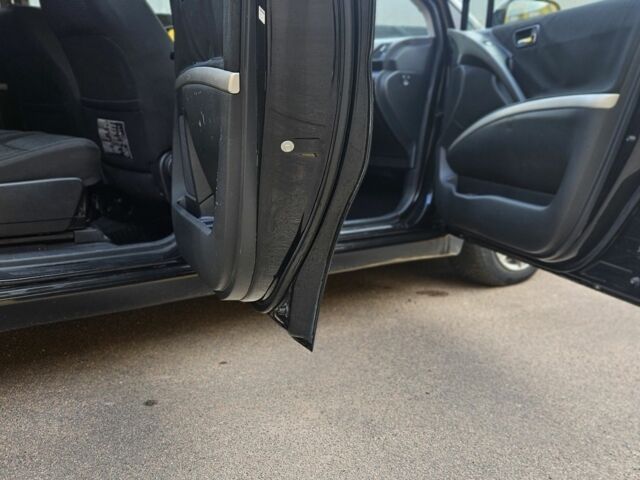 Черный Тойота Королла Версо, объемом двигателя 2 л и пробегом 373 тыс. км за 2957 $, фото 15 на Automoto.ua