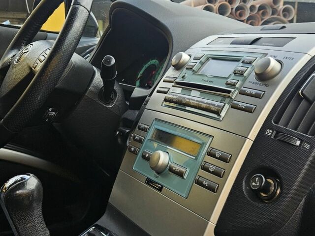 Черный Тойота Королла Версо, объемом двигателя 2 л и пробегом 373 тыс. км за 2957 $, фото 18 на Automoto.ua