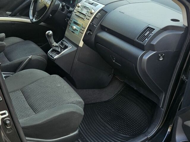 Черный Тойота Королла Версо, объемом двигателя 2 л и пробегом 373 тыс. км за 2957 $, фото 16 на Automoto.ua