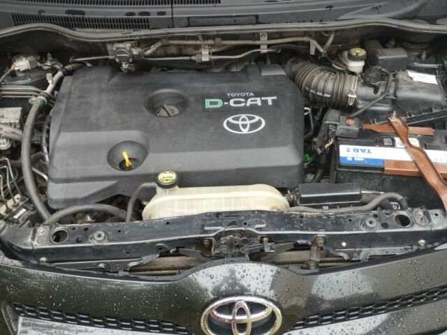 Черный Тойота Королла Версо, объемом двигателя 2.2 л и пробегом 299 тыс. км за 6500 $, фото 5 на Automoto.ua