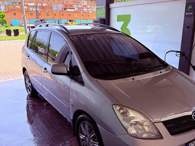 Тойота Королла Версо, объемом двигателя 2 л и пробегом 318 тыс. км за 2950 $, фото 6 на Automoto.ua