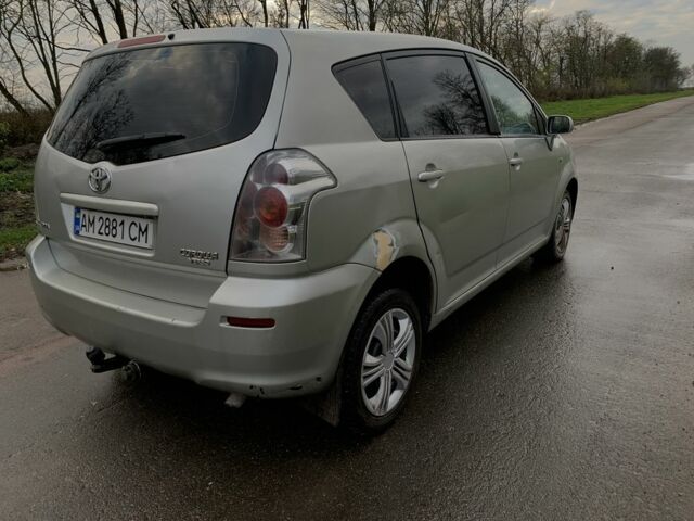 Серый Тойота Королла Версо, объемом двигателя 2 л и пробегом 243 тыс. км за 4800 $, фото 3 на Automoto.ua