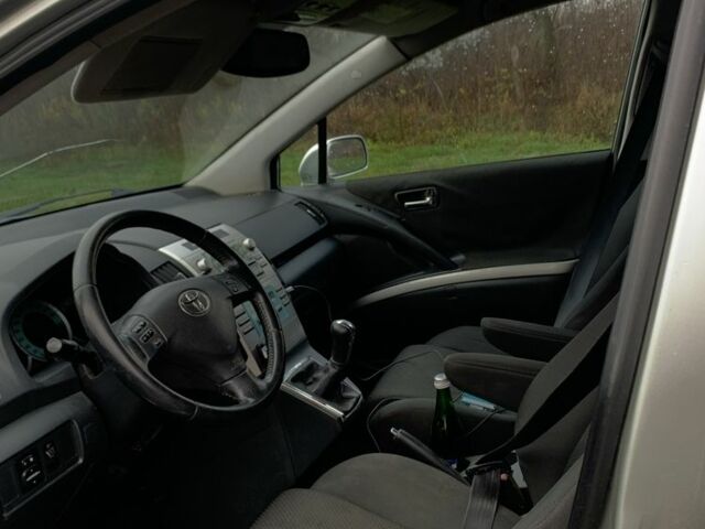 Серый Тойота Королла Версо, объемом двигателя 2 л и пробегом 243 тыс. км за 4800 $, фото 4 на Automoto.ua