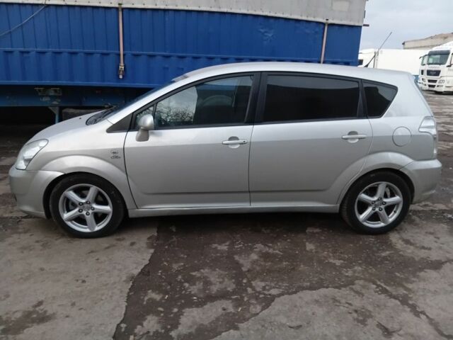 Серый Тойота Королла Версо, объемом двигателя 2.2 л и пробегом 293 тыс. км за 4800 $, фото 1 на Automoto.ua