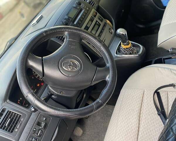 Сірий Тойота Королла Версо, об'ємом двигуна 2 л та пробігом 208 тис. км за 5900 $, фото 2 на Automoto.ua