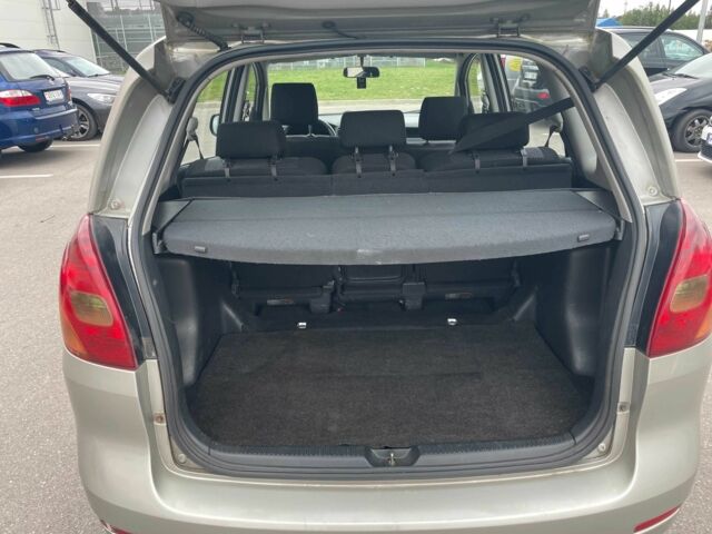 Сірий Тойота Королла Версо, об'ємом двигуна 2 л та пробігом 206 тис. км за 3250 $, фото 19 на Automoto.ua