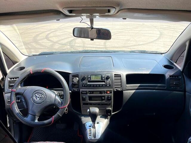 Серый Тойота Королла Версо, объемом двигателя 1.8 л и пробегом 324 тыс. км за 4600 $, фото 4 на Automoto.ua