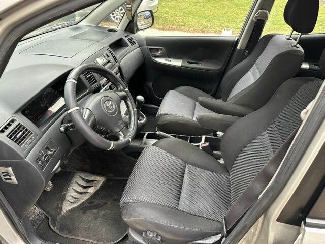 Серый Тойота Королла Версо, объемом двигателя 2 л и пробегом 280 тыс. км за 280 $, фото 11 на Automoto.ua