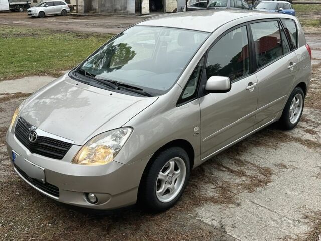 Серый Тойота Королла Версо, объемом двигателя 2 л и пробегом 280 тыс. км за 280 $, фото 4 на Automoto.ua