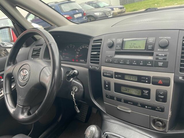 Сірий Тойота Королла Версо, об'ємом двигуна 2 л та пробігом 206 тис. км за 3250 $, фото 16 на Automoto.ua