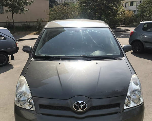 Тойота Королла Версо 2004 у Києві на Automoto.ua Сірий Тойота Королла Версо, об'ємом двигуна 1.8 л та пробігом 222 тис. км за 7000 $, фото 4 на Automoto.ua