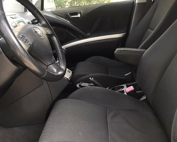 Тойота Королла Версо 2004 у Києві на Automoto.ua Сірий Тойота Королла Версо, об'ємом двигуна 1.8 л та пробігом 222 тис. км за 7000 $, фото 6 на Automoto.ua