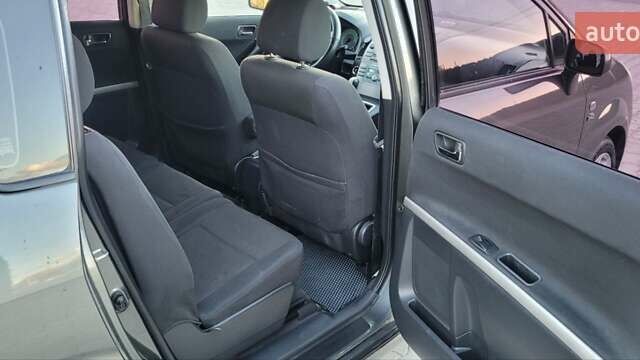 Серый Тойота Королла Версо, объемом двигателя 2 л и пробегом 313 тыс. км за 5700 $, фото 12 на Automoto.ua