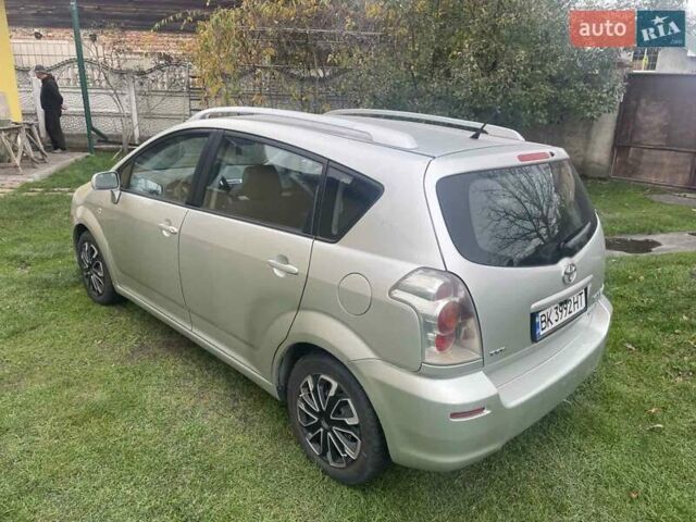 Серый Тойота Королла Версо, объемом двигателя 2.2 л и пробегом 400 тыс. км за 4500 $, фото 11 на Automoto.ua