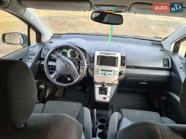 Тойота Королла Версо 2005 в Староконстантинов на Automoto.ua Серый Тойота Королла Версо, объемом двигателя 1.8 л и пробегом 378 тыс. км за 6150 $, фото 1 на Automoto.ua