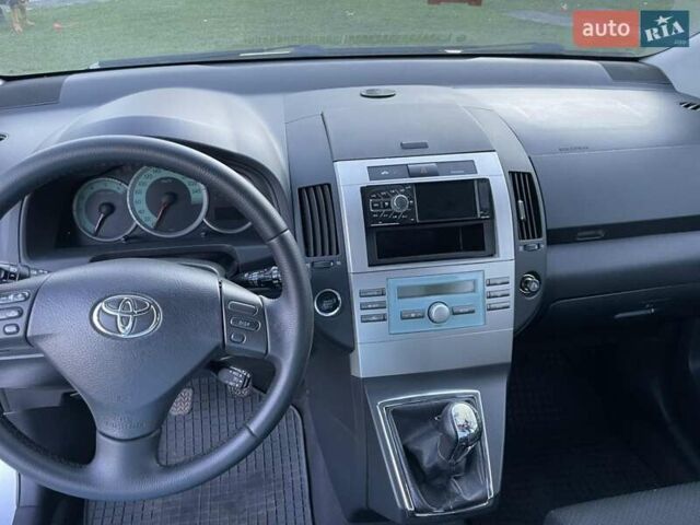 Серый Тойота Королла Версо, объемом двигателя 2.2 л и пробегом 400 тыс. км за 4500 $, фото 5 на Automoto.ua