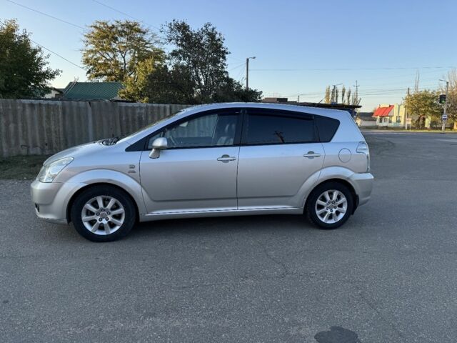 Серый Тойота Королла Версо, объемом двигателя 2 л и пробегом 285 тыс. км за 5200 $, фото 1 на Automoto.ua