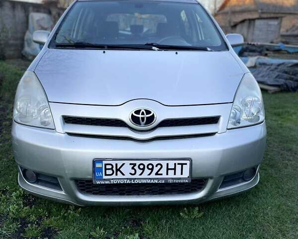 Серый Тойота Королла Версо, объемом двигателя 2.2 л и пробегом 400 тыс. км за 4500 $, фото 9 на Automoto.ua