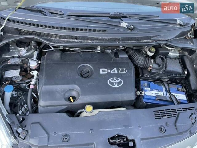 Серый Тойота Королла Версо, объемом двигателя 2.2 л и пробегом 400 тыс. км за 4500 $, фото 10 на Automoto.ua