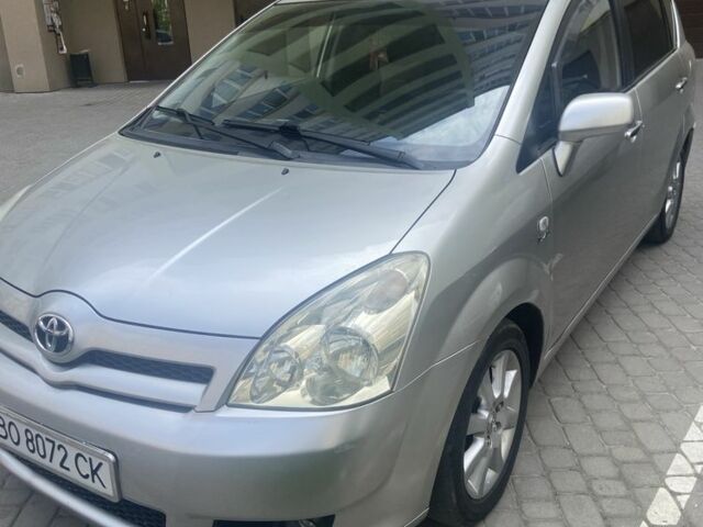 Серый Тойота Королла Версо, объемом двигателя 2 л и пробегом 287 тыс. км за 5750 $, фото 5 на Automoto.ua