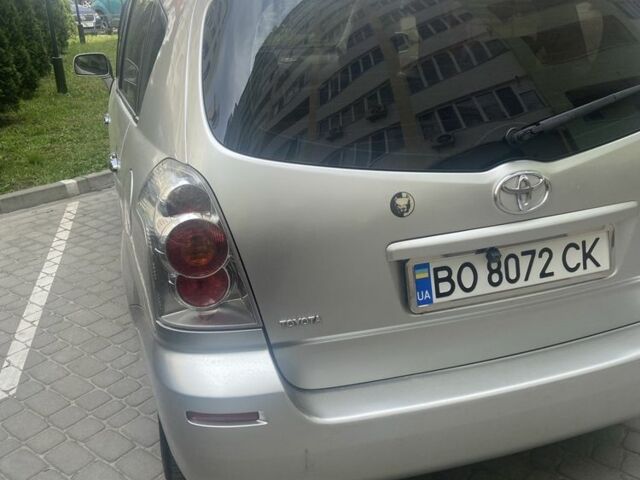 Серый Тойота Королла Версо, объемом двигателя 2 л и пробегом 287 тыс. км за 5750 $, фото 1 на Automoto.ua