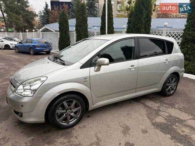 Серый Тойота Королла Версо, объемом двигателя 1.6 л и пробегом 217 тыс. км за 5600 $, фото 2 на Automoto.ua