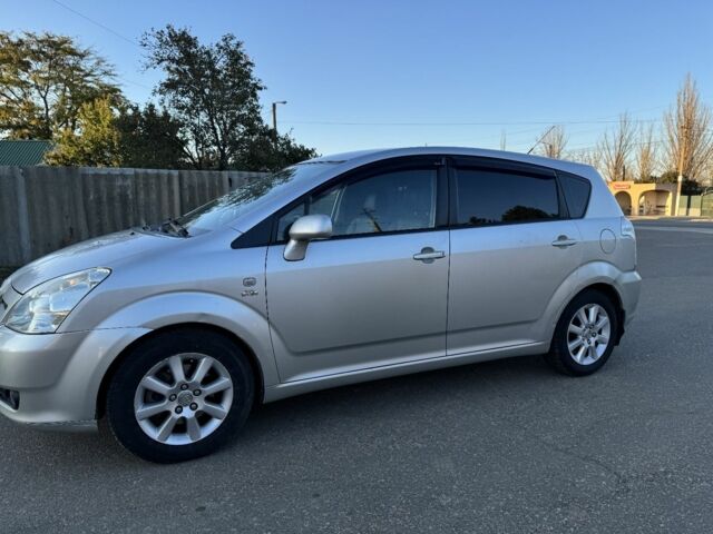 Серый Тойота Королла Версо, объемом двигателя 2 л и пробегом 285 тыс. км за 5200 $, фото 2 на Automoto.ua