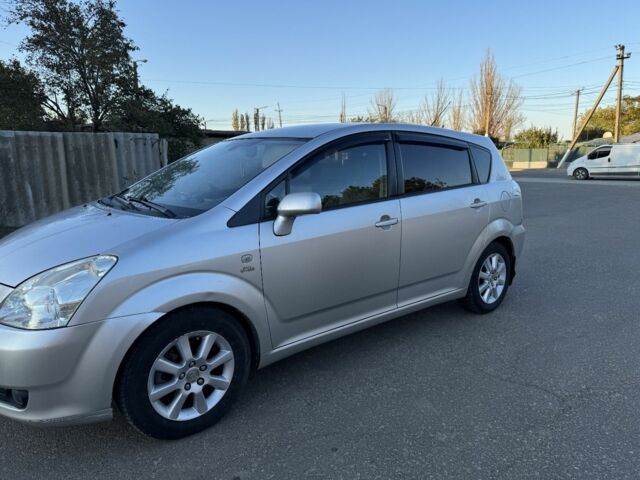 Серый Тойота Королла Версо, объемом двигателя 2 л и пробегом 285 тыс. км за 5200 $, фото 3 на Automoto.ua