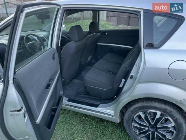 Серый Тойота Королла Версо, объемом двигателя 2.2 л и пробегом 400 тыс. км за 4500 $, фото 3 на Automoto.ua