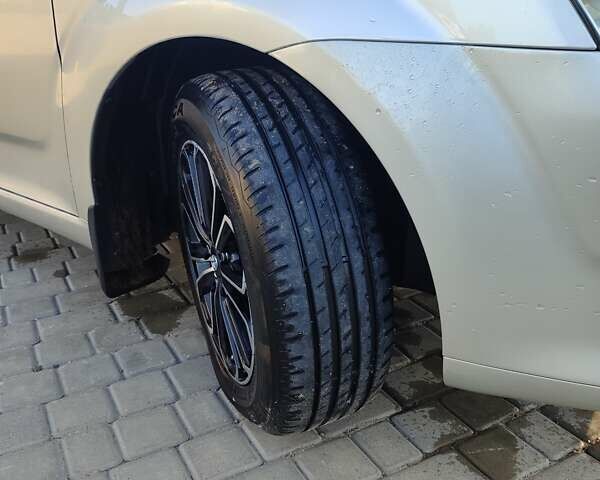 Серый Тойота Королла Версо, объемом двигателя 1.79 л и пробегом 247 тыс. км за 7900 $, фото 2 на Automoto.ua