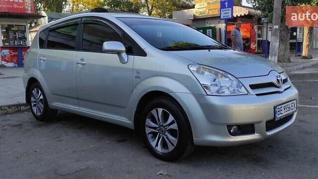 Серый Тойота Королла Версо, объемом двигателя 2 л и пробегом 400 тыс. км за 6300 $, фото 3 на Automoto.ua