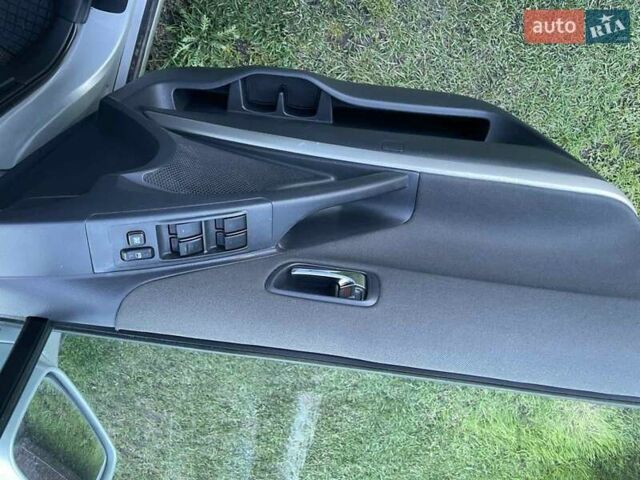 Серый Тойота Королла Версо, объемом двигателя 2.2 л и пробегом 400 тыс. км за 4500 $, фото 6 на Automoto.ua