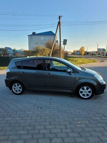 Серый Тойота Королла Версо, объемом двигателя 2 л и пробегом 313 тыс. км за 5700 $, фото 7 на Automoto.ua