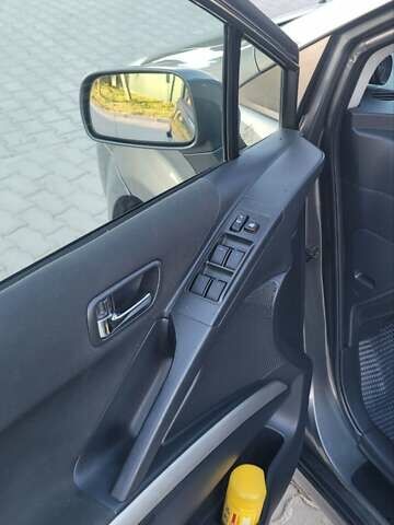 Серый Тойота Королла Версо, объемом двигателя 2 л и пробегом 313 тыс. км за 5700 $, фото 24 на Automoto.ua