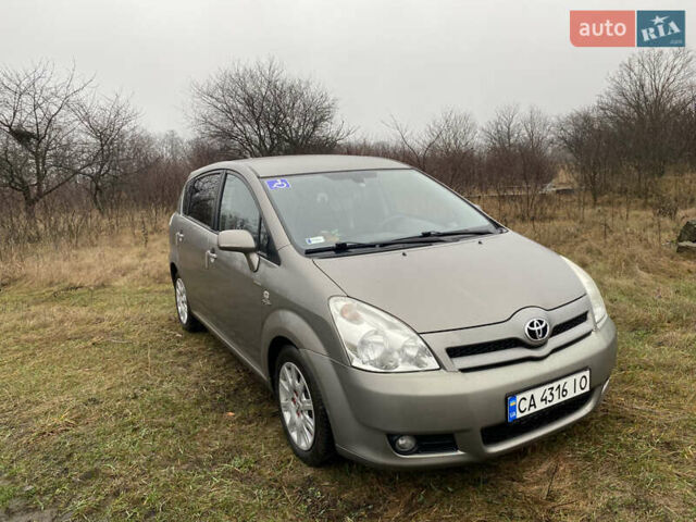 Серый Тойота Королла Версо, объемом двигателя 2.2 л и пробегом 277 тыс. км за 6800 $, фото 2 на Automoto.ua