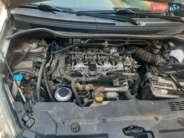 Серый Тойота Королла Версо, объемом двигателя 2.2 л и пробегом 230 тыс. км за 7200 $, фото 12 на Automoto.ua