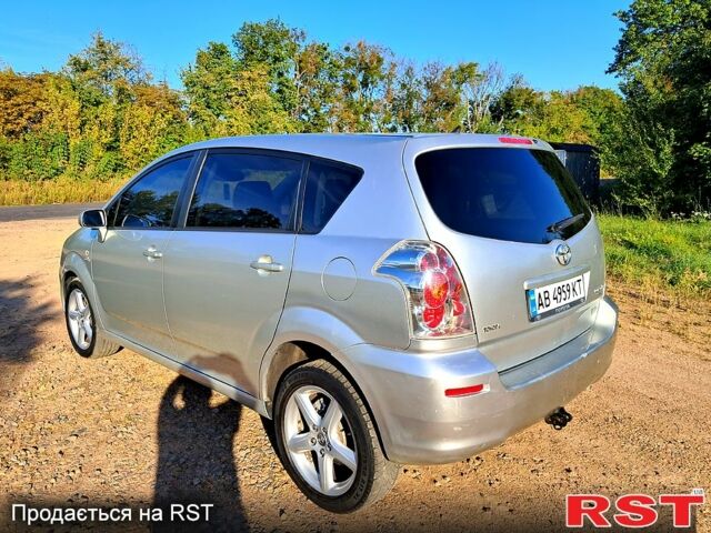 Серый Тойота Королла Версо, объемом двигателя 2.2 л и пробегом 183 тыс. км за 6500 $, фото 1 на Automoto.ua