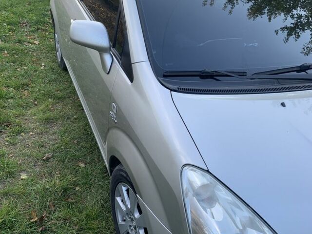 Серый Тойота Королла Версо, объемом двигателя 2.2 л и пробегом 293 тыс. км за 5500 $, фото 2 на Automoto.ua