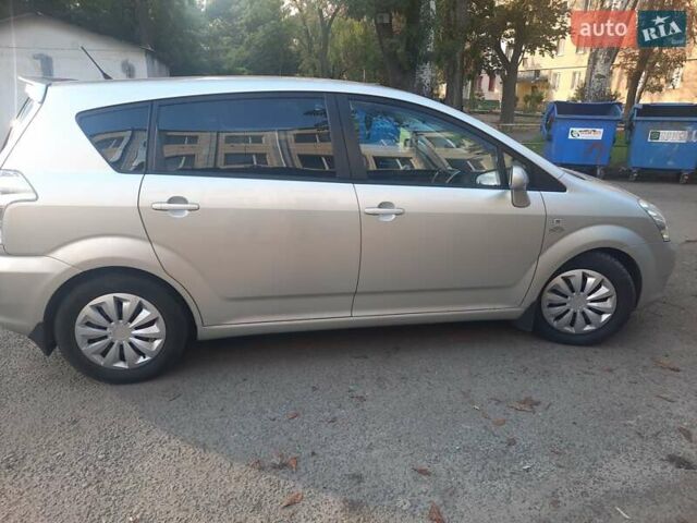 Серый Тойота Королла Версо, объемом двигателя 2.2 л и пробегом 230 тыс. км за 7200 $, фото 4 на Automoto.ua