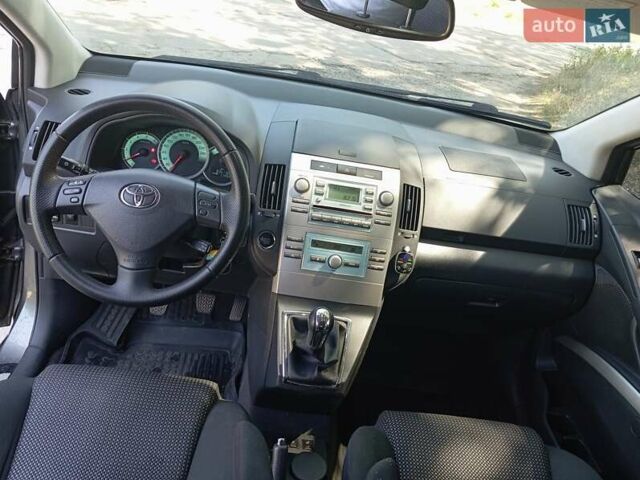 Сірий Тойота Королла Версо, об'ємом двигуна 2.2 л та пробігом 194 тис. км за 7300 $, фото 6 на Automoto.ua