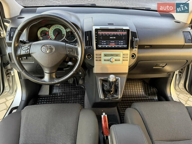 Серый Тойота Королла Версо, объемом двигателя 2.2 л и пробегом 268 тыс. км за 7850 $, фото 46 на Automoto.ua
