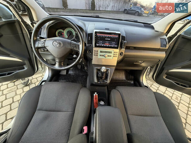 Серый Тойота Королла Версо, объемом двигателя 2.2 л и пробегом 268 тыс. км за 7850 $, фото 50 на Automoto.ua
