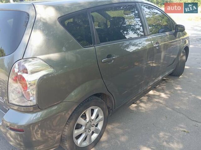 Сірий Тойота Королла Версо, об'ємом двигуна 2.2 л та пробігом 194 тис. км за 7300 $, фото 4 на Automoto.ua