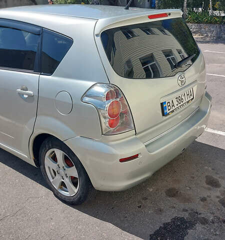 Сірий Тойота Королла Версо, об'ємом двигуна 1.8 л та пробігом 253 тис. км за 6300 $, фото 2 на Automoto.ua